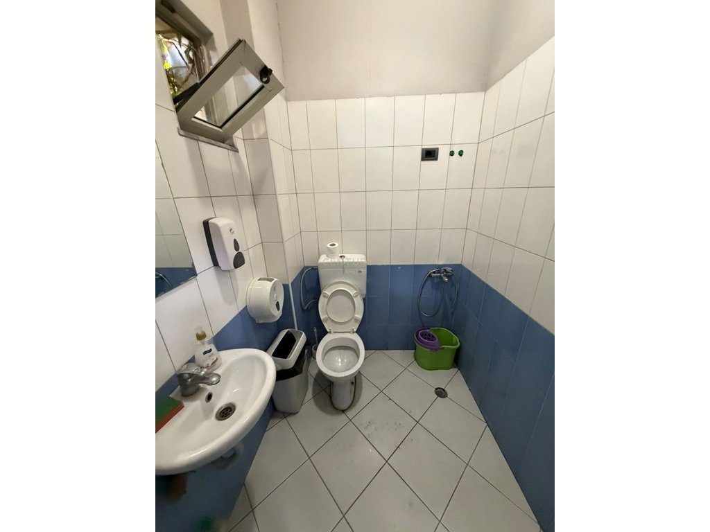 🏢 Jepet me qira ambient komercial – Dublex, 140 m², Laprakë – 1000€ neto