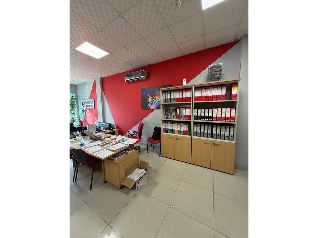 🏢 Jepet me qira ambient komercial – Dublex, 140 m², Laprakë – 1000€ neto
