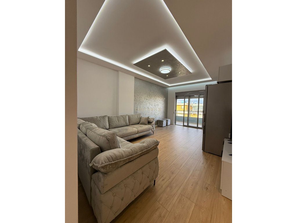 APARTAMENT 2 +1+2 I RINOVUAR DHE I MOBILUAR ME PAMJE PJESORE NGA DETI NE  LUNGOMARE!