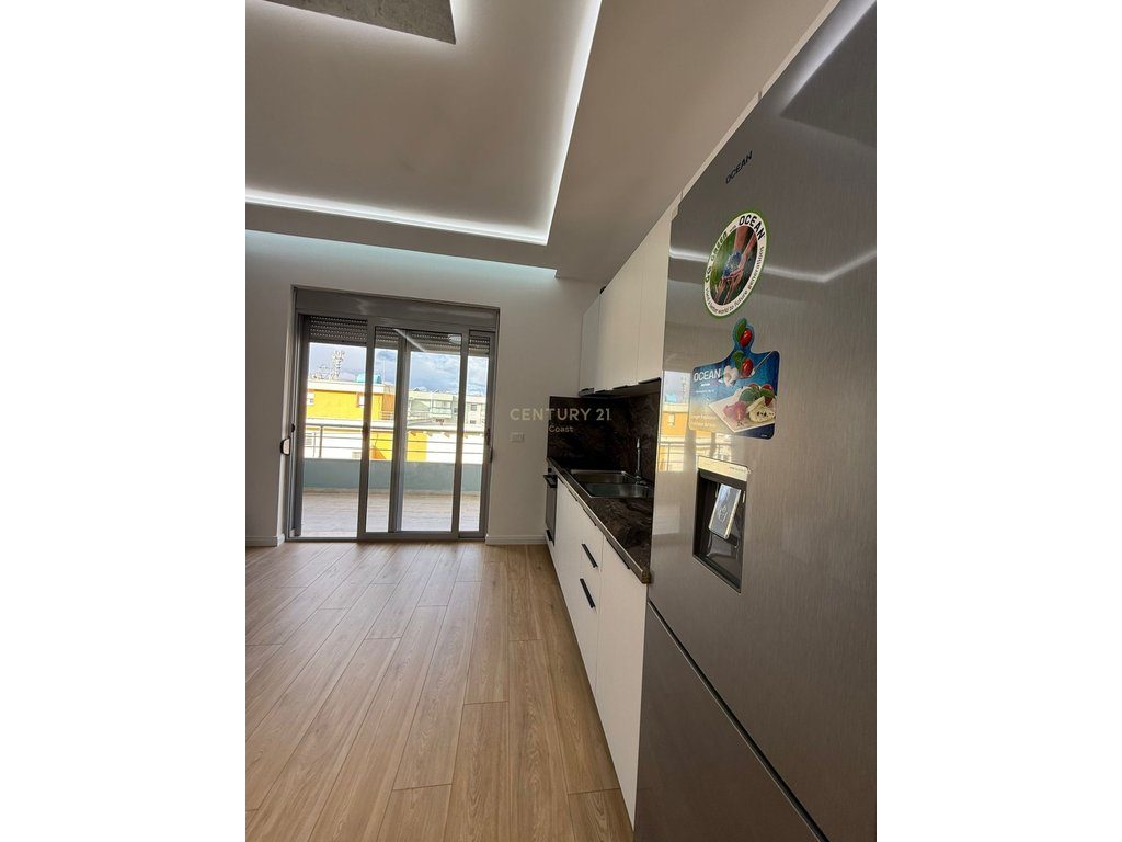 APARTAMENT 2 +1+2 I RINOVUAR DHE I MOBILUAR ME PAMJE PJESORE NGA DETI NE  LUNGOMARE!
