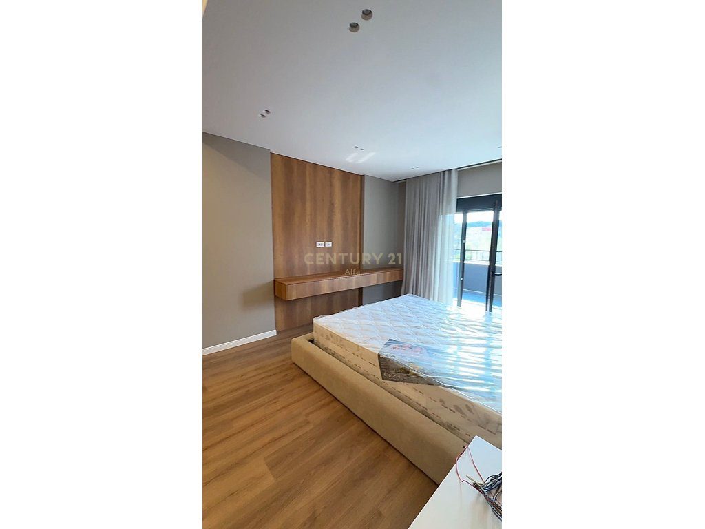 Shitet apartament 2+1+2 tualete tek Kompleksi Xheluks prane Xibrakut!