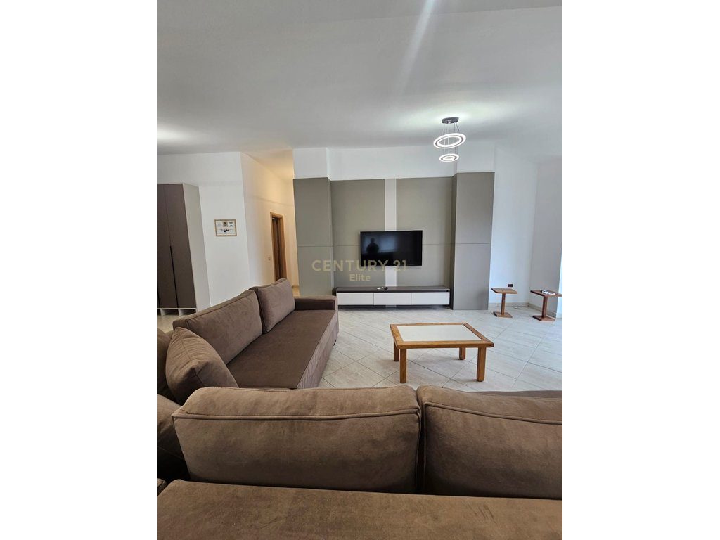 PENTHOUSE ME QIRA NE SHKOZE | 2+1+2+2 Poste Parkimi