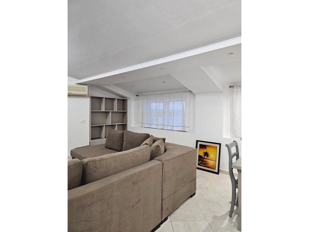 PENTHOUSE ME QIRA NE SHKOZE | 2+1+2+2 Poste Parkimi