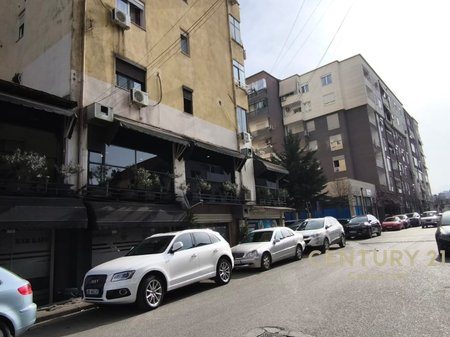 NJESI KOMERCIALE CORNER PER SHITJE NE REZIDENCEN KINOBLOCK, PORCELAN !!