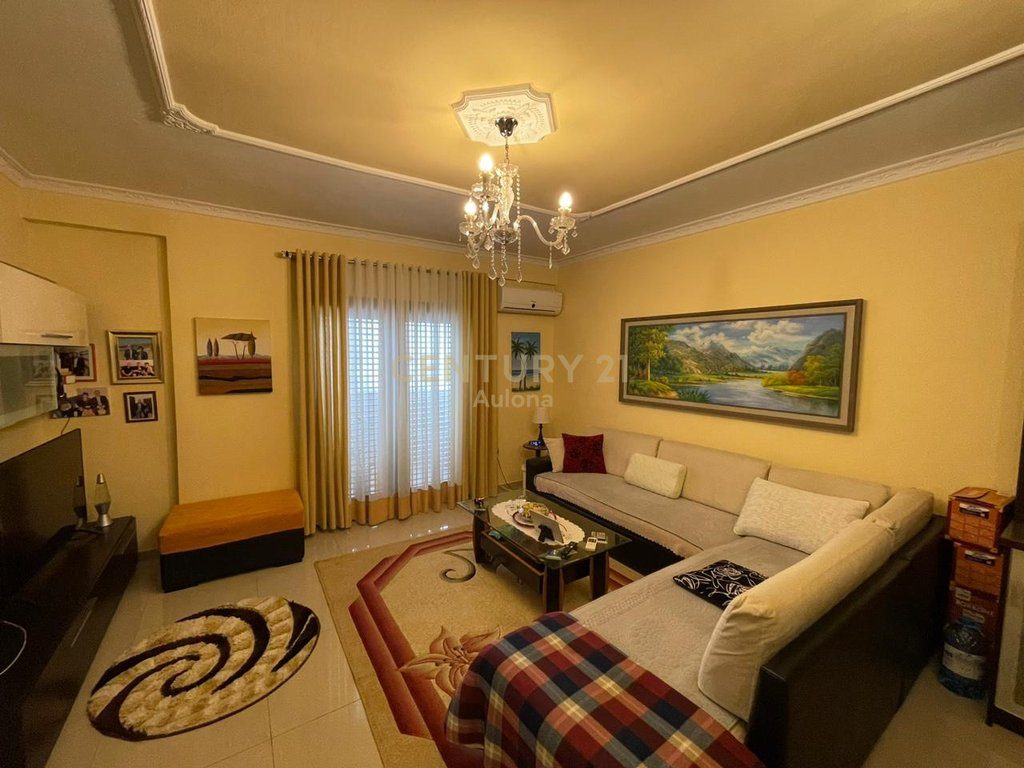 APARTAMENT 3+1+2 PER SHITJE NE RRUGEN E RE  VLORE