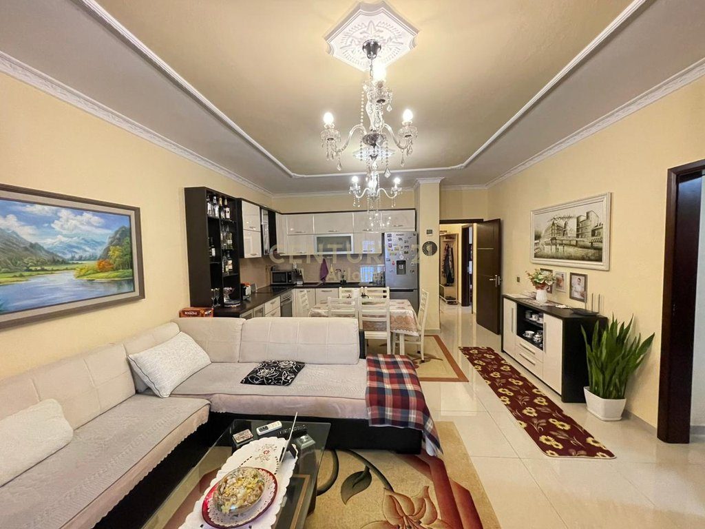 APARTAMENT 3+1+2 PER SHITJE NE RRUGEN E RE  VLORE