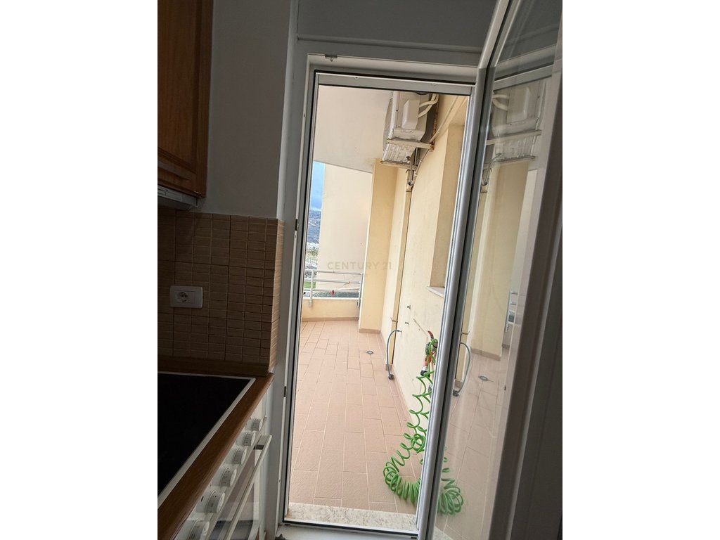 APARTAMENT 1+1 ME QIRA AFATGJATE  NE HYRJE TE LUNGOMARES!