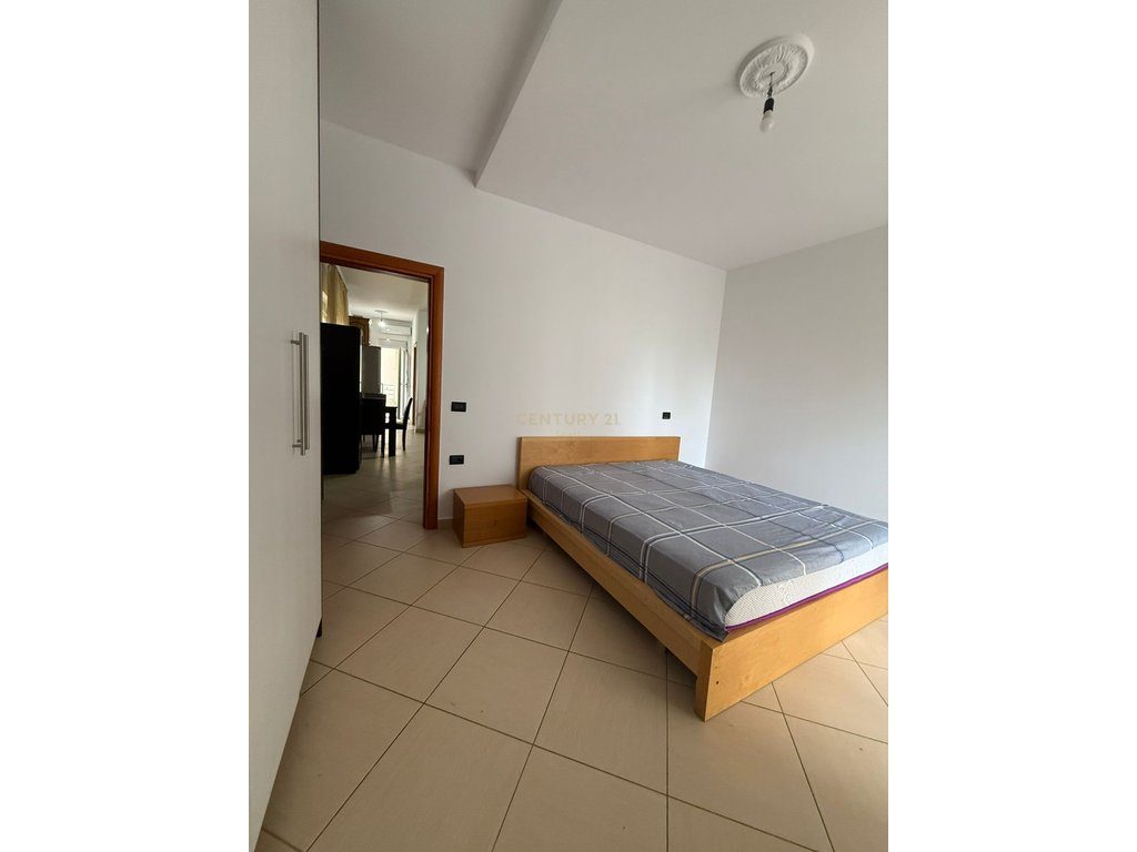 APARTAMENT 1+1 ME QIRA AFATGJATE  NE HYRJE TE LUNGOMARES!