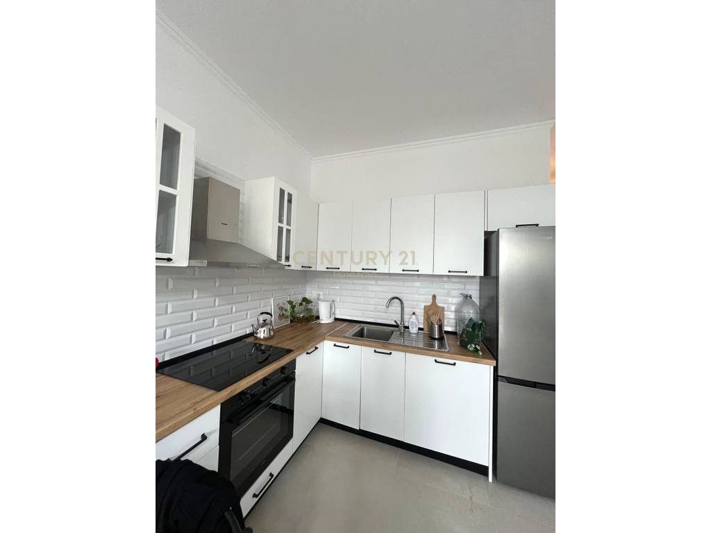 SHITET APARTAMENT 2+1+2+POST PARKIMI NE VIJE TE PARE ME DETIN NE GOLEM!!