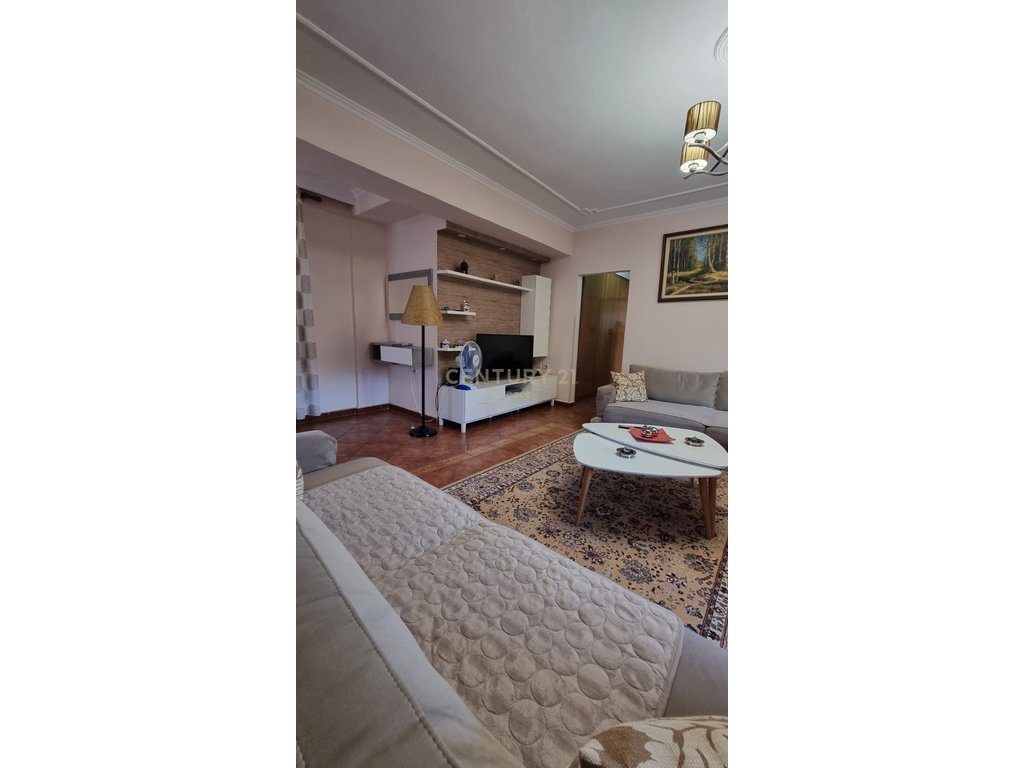 JAPIM ME QIRA APARTAMENT 2+1, ISH BLLOKU PER BANIM ,PER ZYRA DHE AIR BNB.