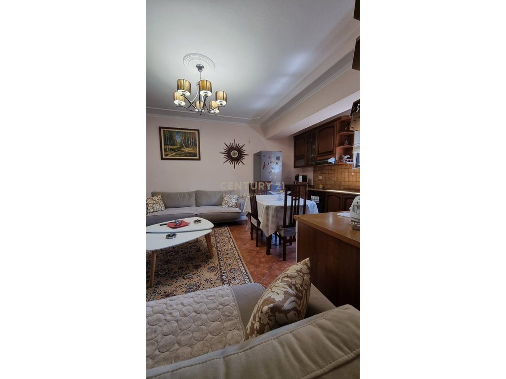 JAPIM ME QIRA APARTAMENT 2+1, ISH BLLOKU PER BANIM ,PER ZYRA DHE AIR BNB.