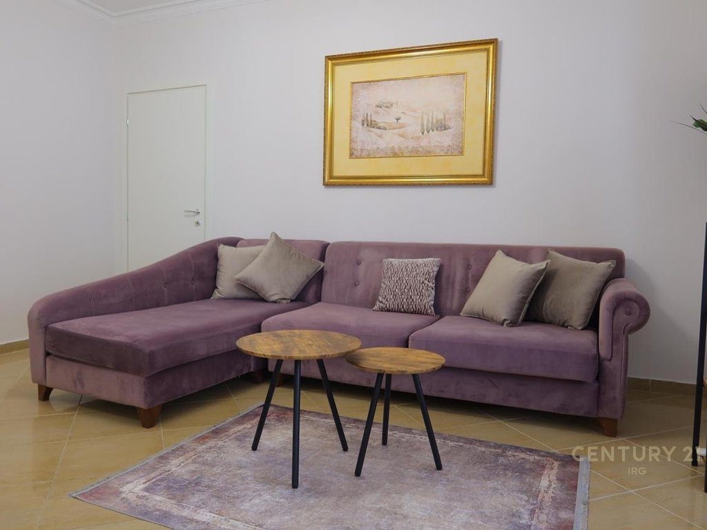 Jepet me qira apartament 2+1,Ish Ekspozita!