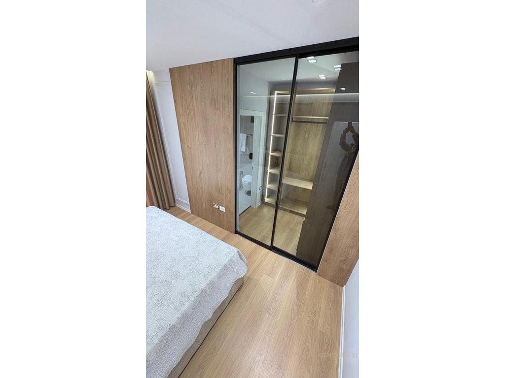 APARTAMENT 2+1+2 ME QERA TE RRUGA JORDAN MISJA