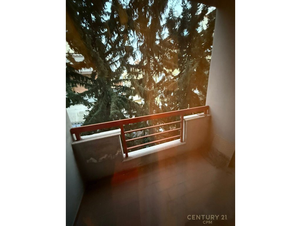 Apartament 2+1+2+post parkimi
 Me Qira te Liqeni i Thatë, Colombo 2