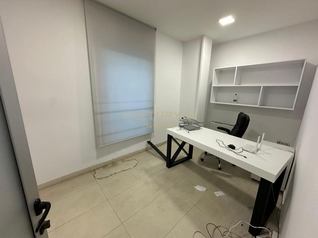 Ambjent Komercial  Për Qira në Bulevardi Kryesor, Durrës - 700€ |86m²