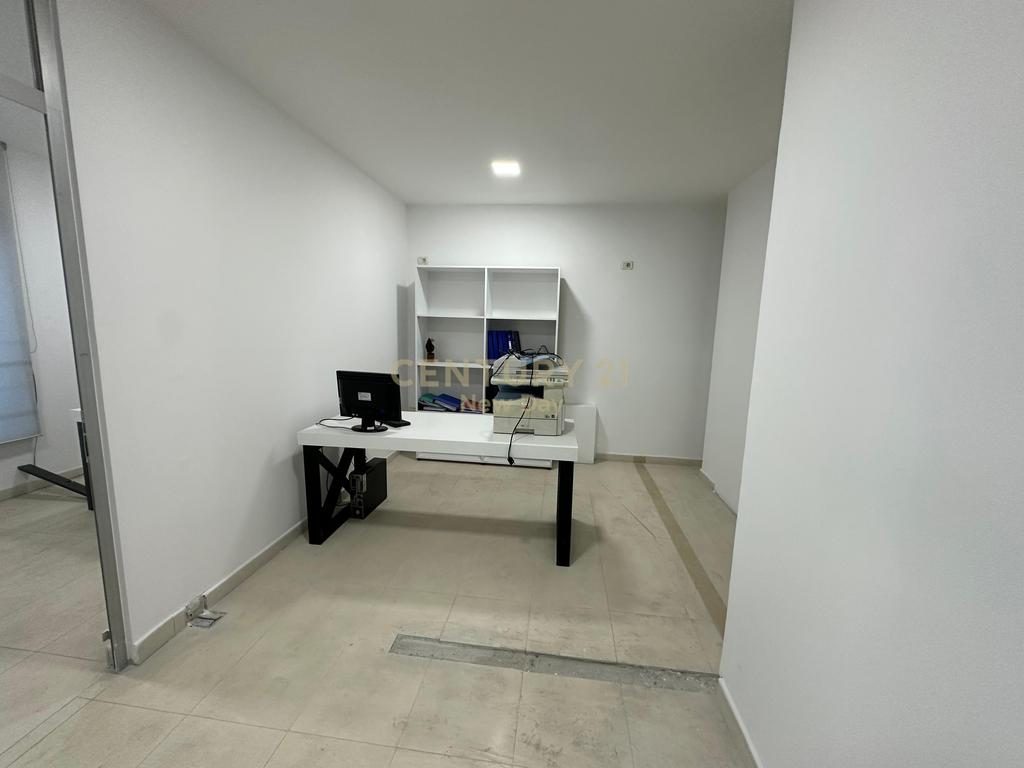 Ambjent Komercial  Për Qira në Bulevardi Kryesor, Durrës - 700€ |86m²