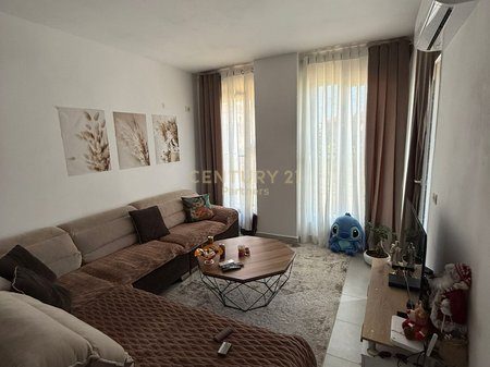 Apartament 1+1 në shitje – Rruga 5 Maj!