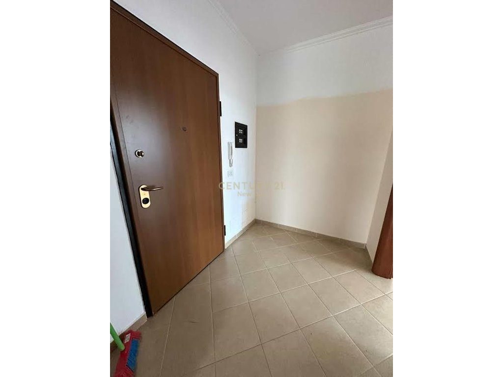 Apartament 2+1+2 me pamje deti per shitje