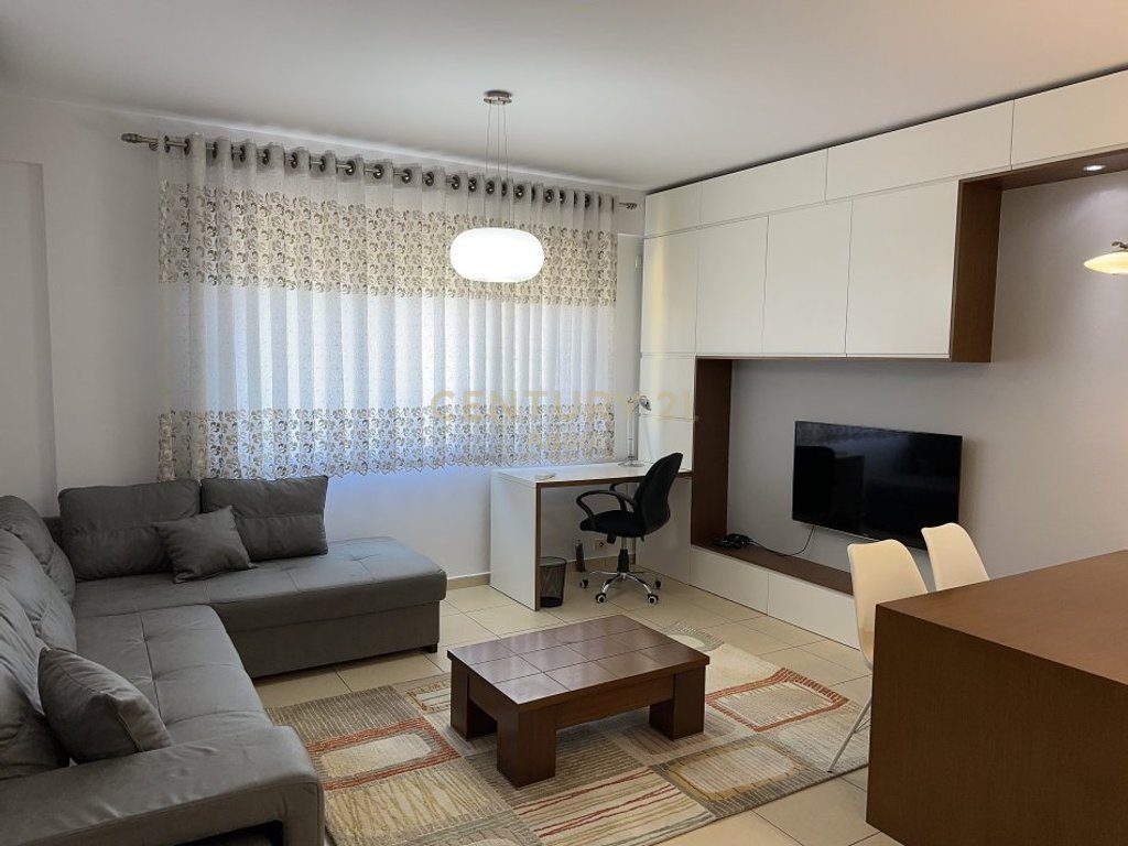 Jepet me qira apartament 1+1 – 70 m² | 5 Maj, tek kulla e parë e Qendrës Concord!