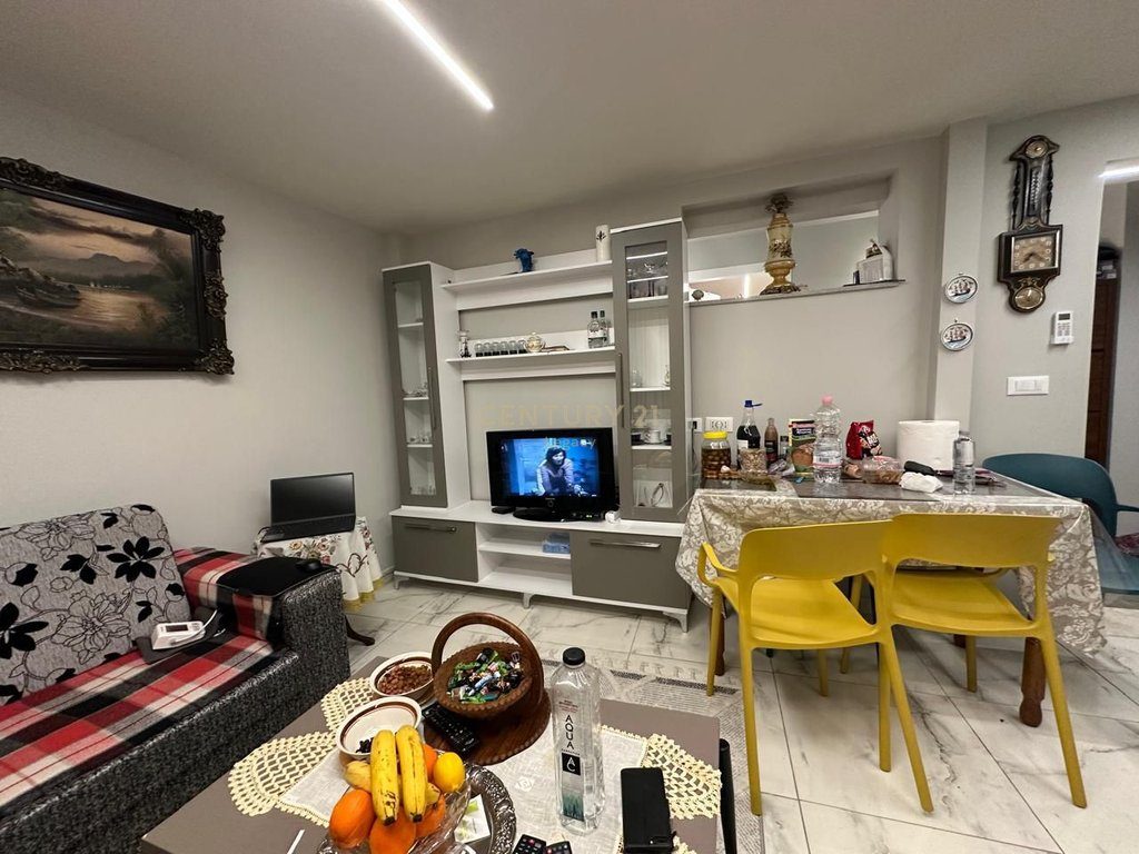 Jepet me qira shtëpi private 1+1 kati0 shume prane Rruges Bardhyl