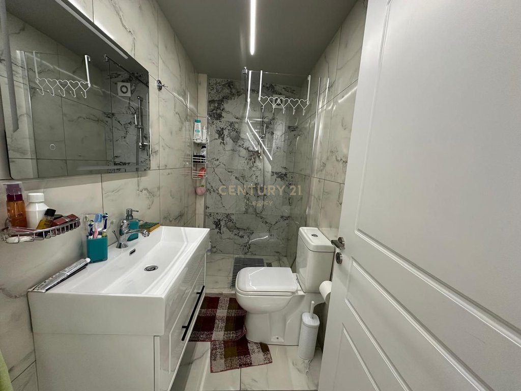 Jepet me qira shtëpi private 1+1 kati0 shume prane Rruges Bardhyl
