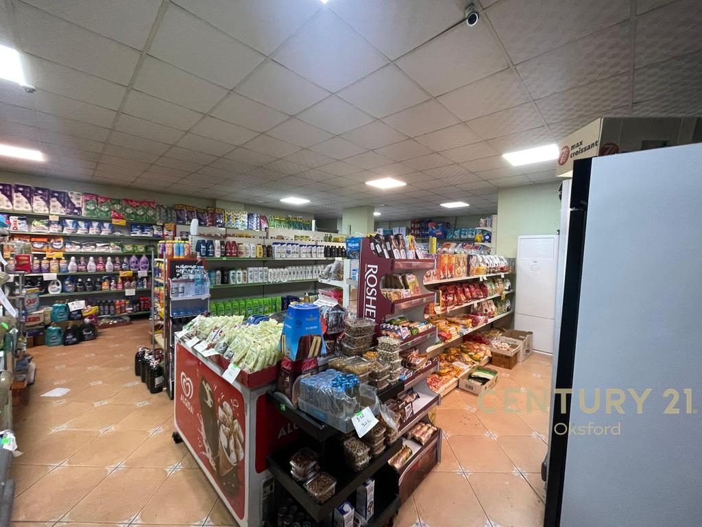 AMBIENT KOMERCIAL SUPERMARKET PER QIRA NE YZBERISHT