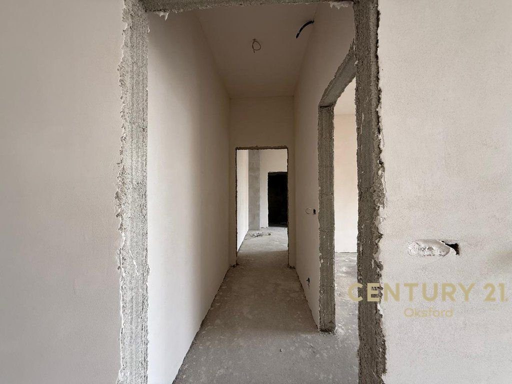 APARTAMENT 2+1+2+POST PARKIMI, TEK ISH FUSHA E AVIACIONIT PER SHITJE
