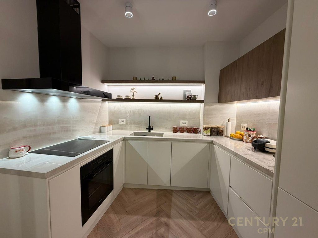 Shitet Apartament 3+1 – Rezidenca Lake View, Rruga e Kosovareve