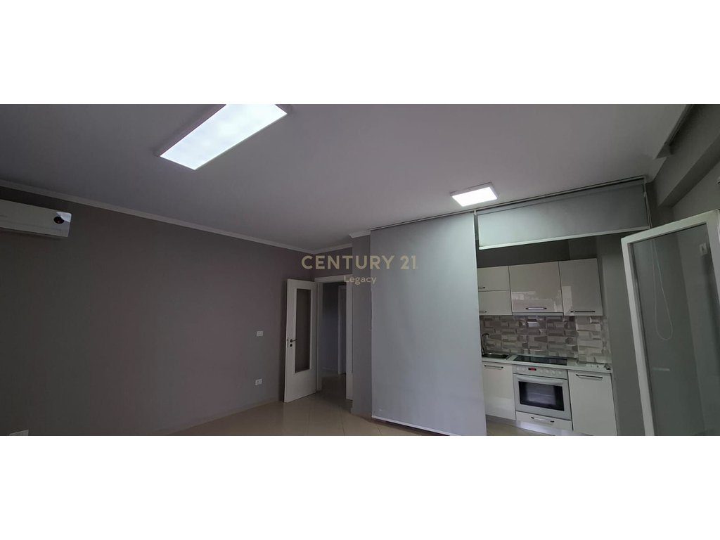 Apartament 2+1 me qera per zyra - Perballe Parlamentit