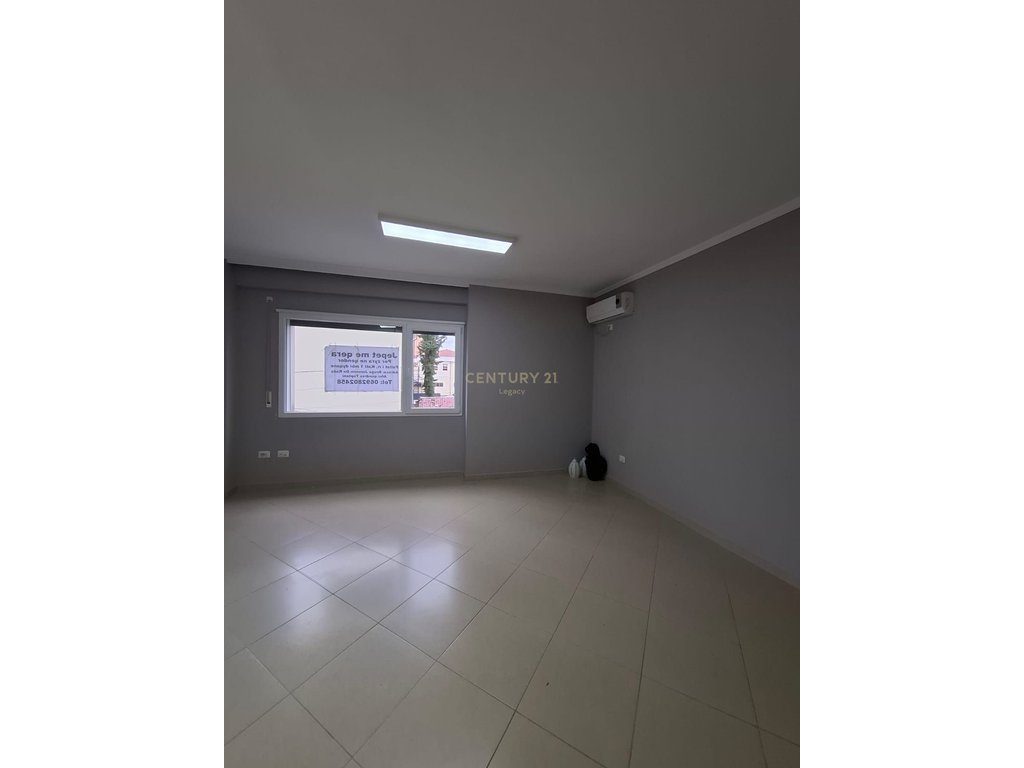 Apartament 2+1 me qera per zyra - Perballe Parlamentit