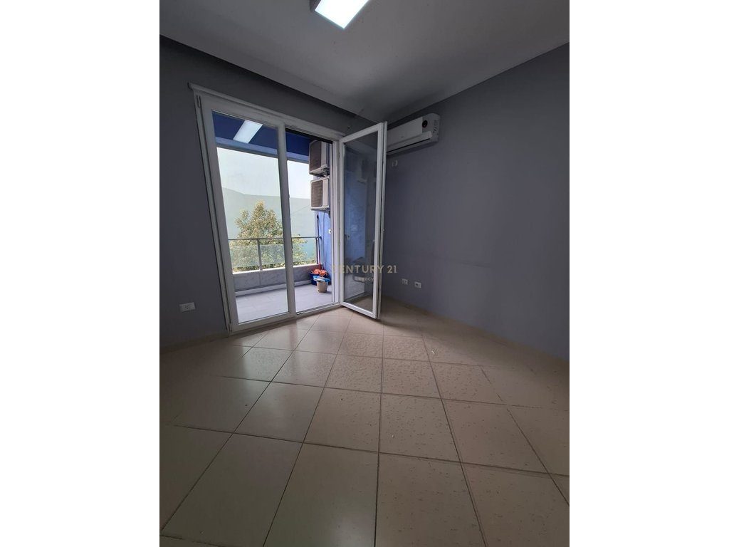 Apartament 2+1 me qera per zyra - Perballe Parlamentit