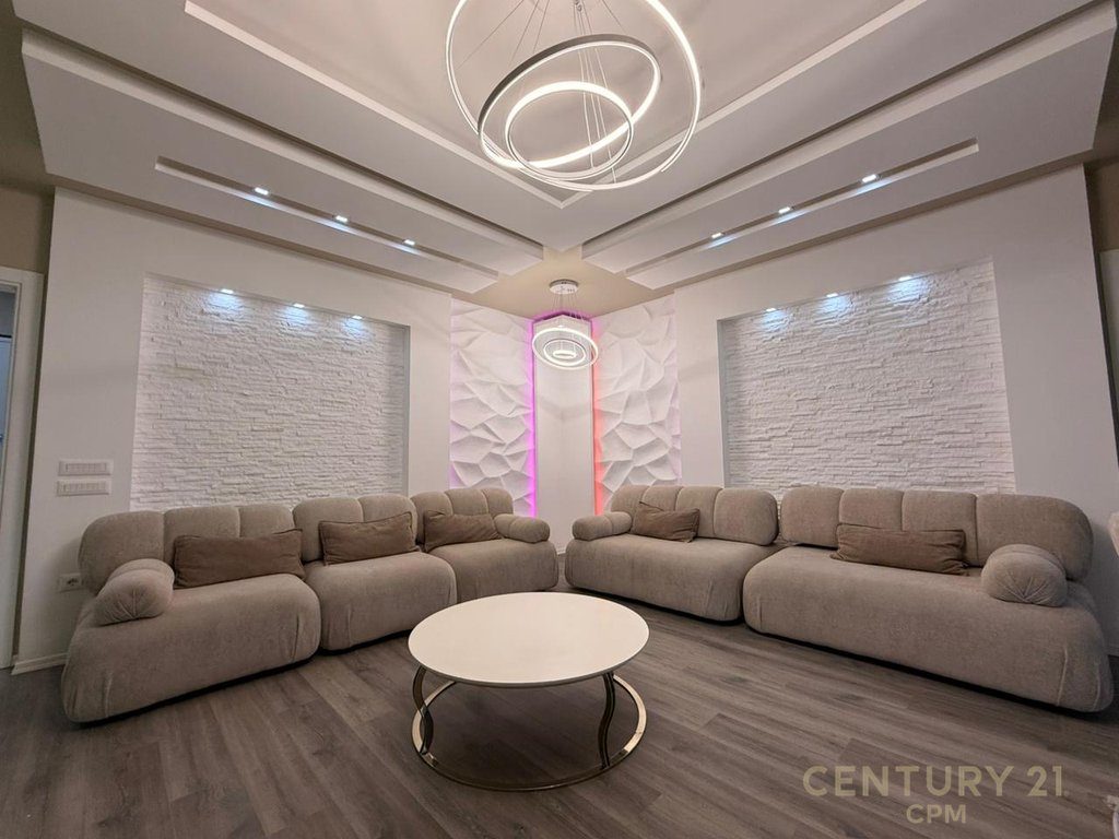 JEPET ME QIRA APARTAMENT LUKSOZ 2+1+POST PARKIMI TEK KAFE FLORA !