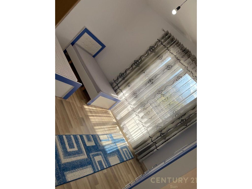 Shitet apartament 3+1+2 ne Kinostudio !
