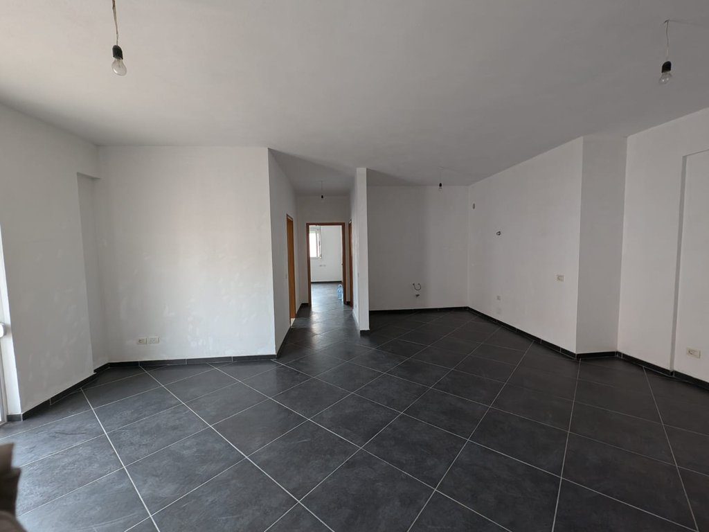 APARTAMENT 2+2+2 PER SHITJE,TEK RRUGA "GJERGJ ARIANITI"!