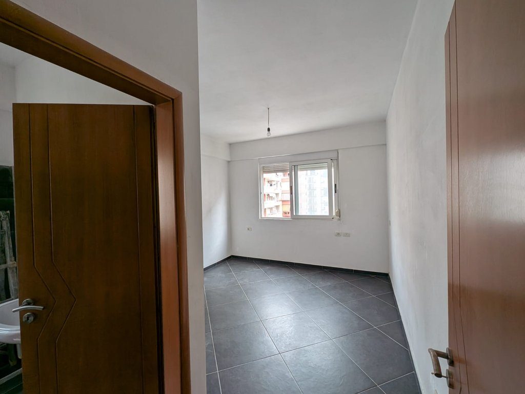APARTAMENT 2+2+2 PER SHITJE,TEK RRUGA "GJERGJ ARIANITI"!