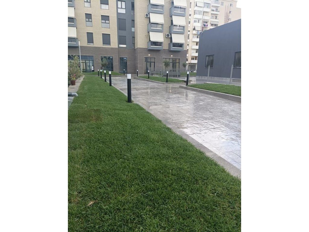 ASTIR, AMBIENT KOMERCIAL NË SHITJE !