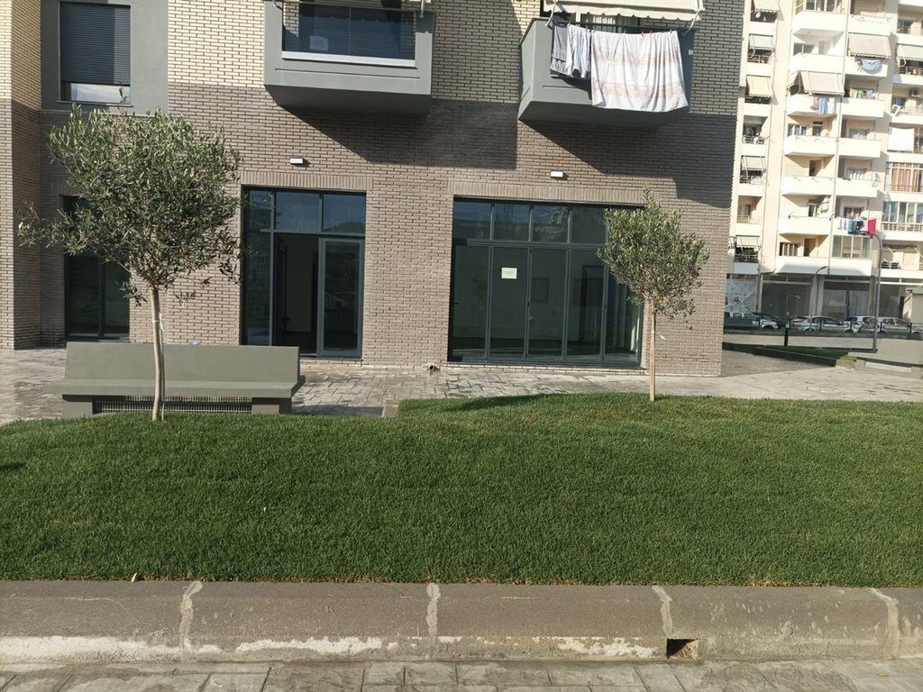 ASTIR, AMBIENT KOMERCIAL NË SHITJE !