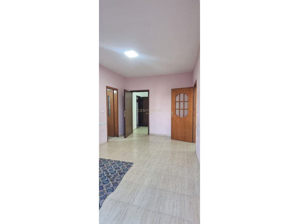 Jepet apartament  2+1+2 me qira per Zyre!