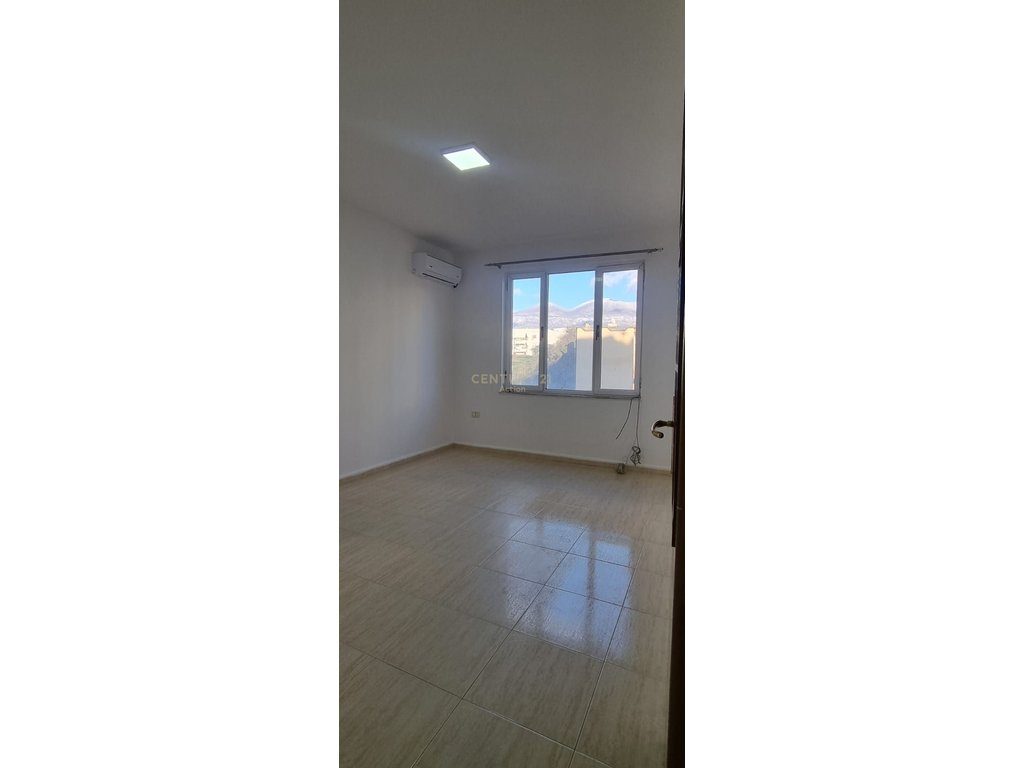 Jepet apartament  2+1+2 me qira per Zyre!