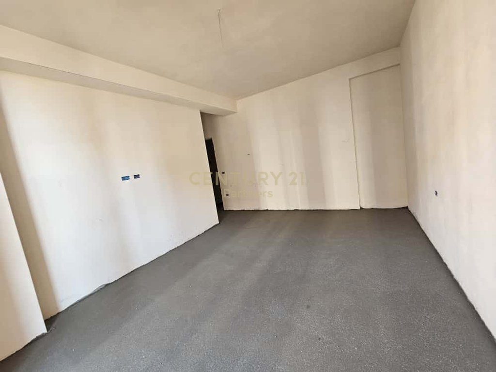 Shesim  2+2+2ballkone Tirana RiverSide Residence rruga JAVER MALO,Tiranë!