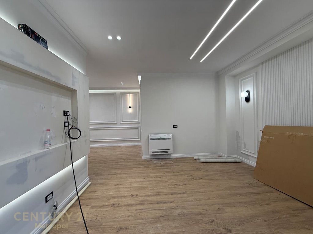 SHES APARTAMENT 1+1 ME VERANDE-KOMPLEKSI FRATARI!