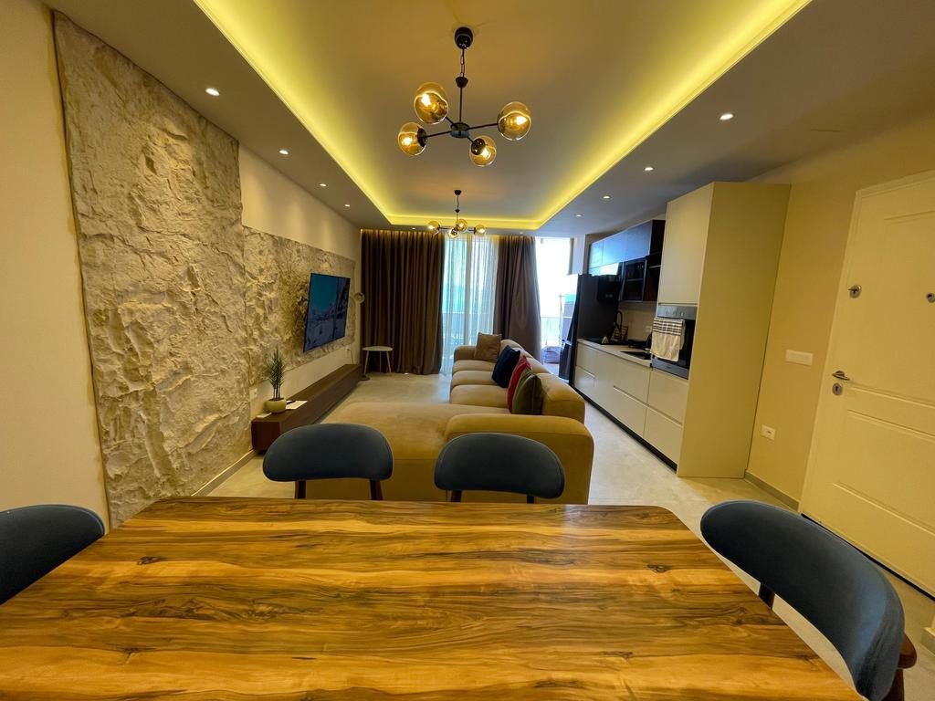 SARANDE, SHESIM APARTAMENT 3+1+3 TOTALISHT TE  INVESTUAR.