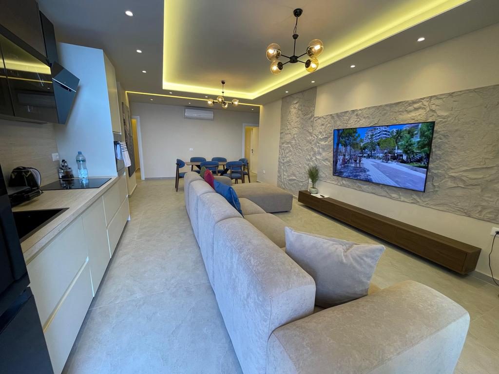 SARANDE, SHESIM APARTAMENT 3+1+3 TOTALISHT TE  INVESTUAR.