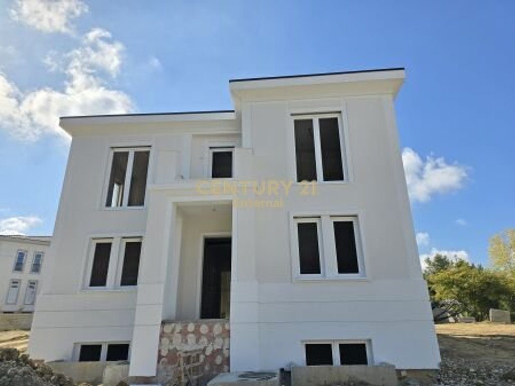 Shitet Vila tek Rolling Hills 2