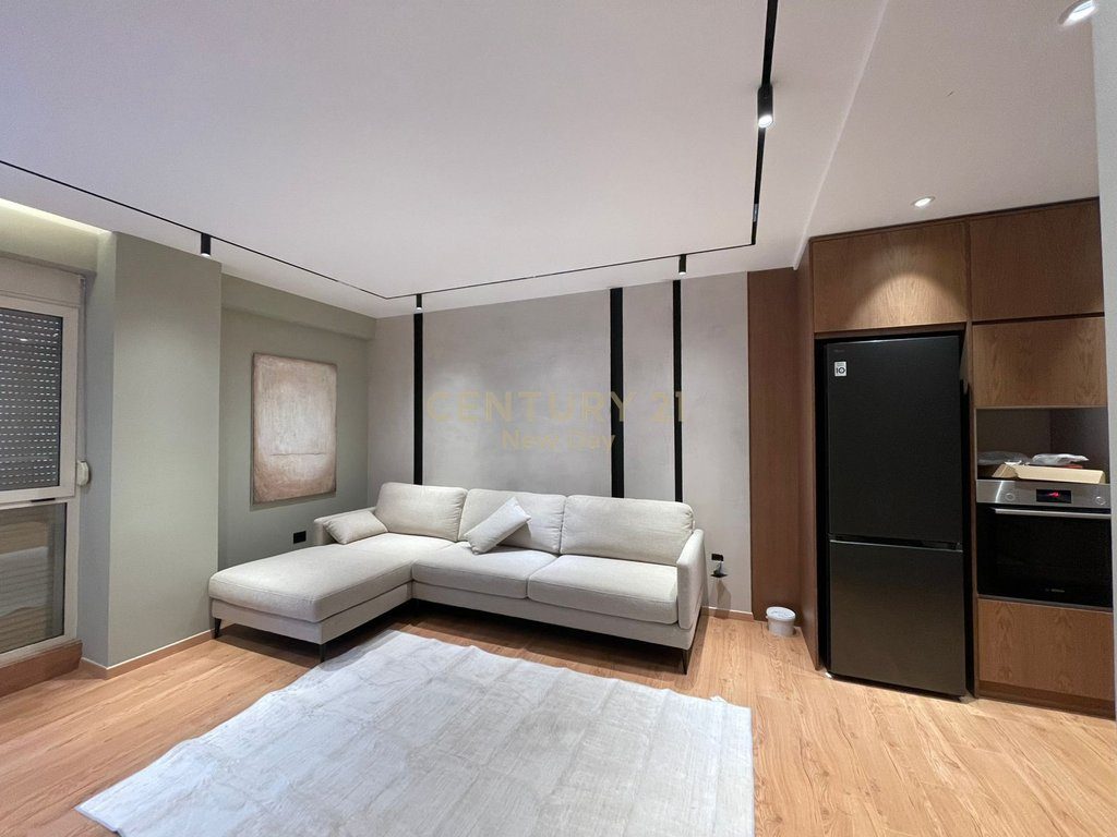 Jepet apartament 1+1 me qira ne plazh!