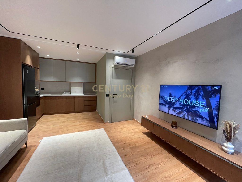 Jepet apartament 1+1 me qira ne plazh!