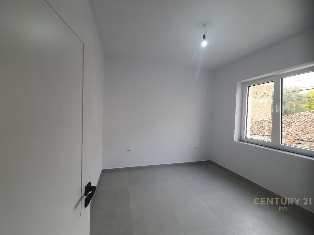 JEPET AMBIENT 2+1+2 PER QIRA TE MINE PEZA!