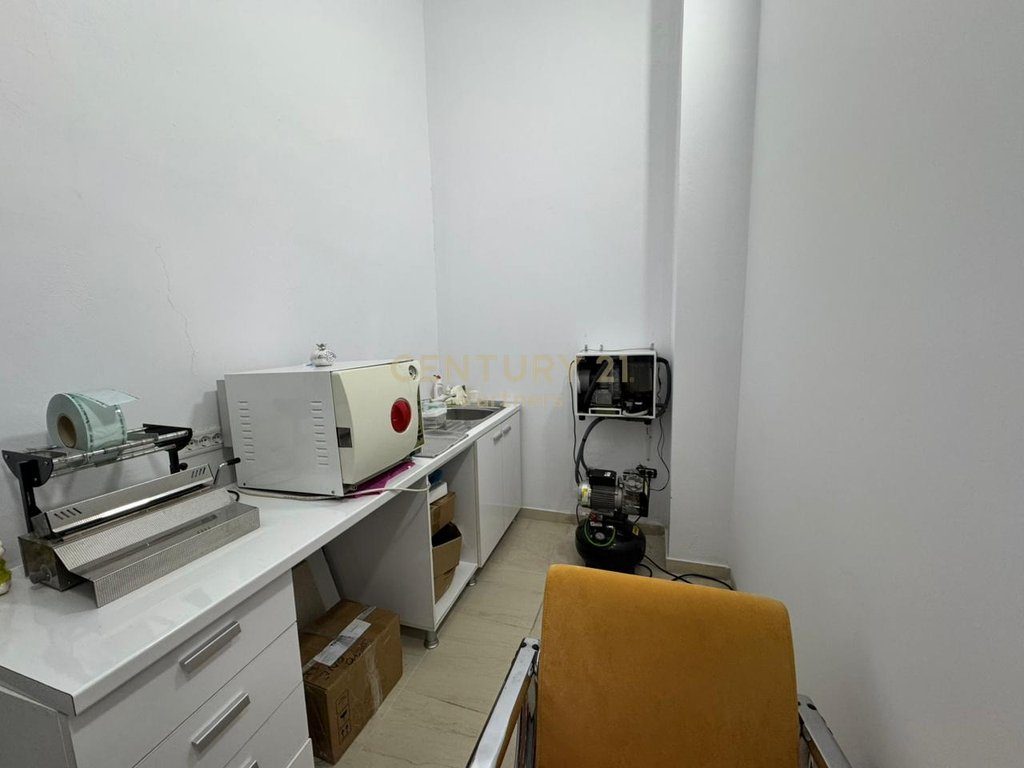 SHESIM KLINIKE DENTARE NE YZBERISHT AFER GRAND GALLERY !