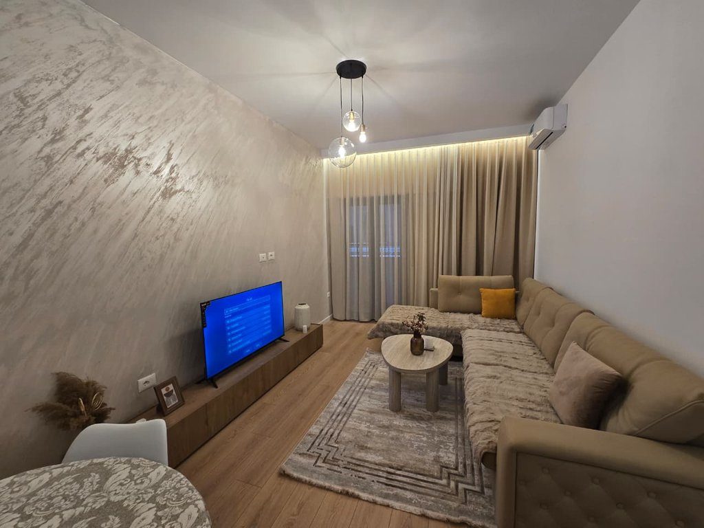 APARTAMENT MODERN PER QERA TEK  GALERIA (ISH KINEMA 17-NENTORI)