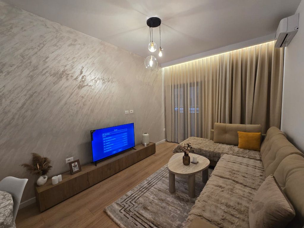 APARTAMENT MODERN PER QERA TEK  GALERIA (ISH KINEMA 17-NENTORI)